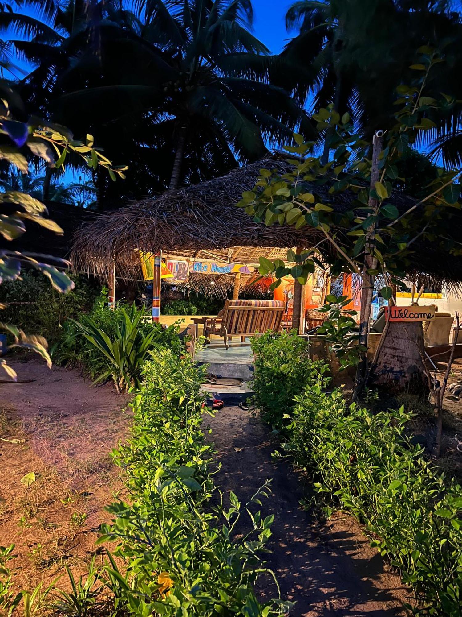 Kite House Cafe Bed & Breakfast Kalpitiya Bagian luar foto